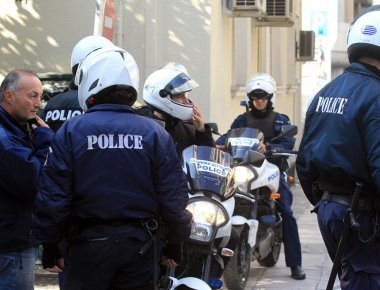 Τρίκαλα: Έβαλαν φωτιά σε μοτοποδήλατο αστυνομικού